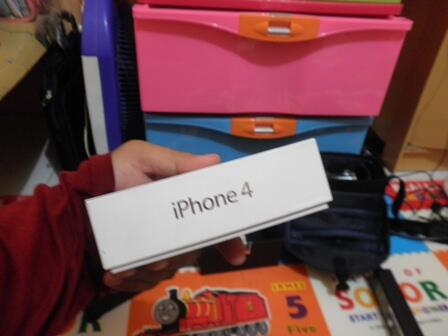 WTS> Iphone 4 32GB WHITE. Ex gr Resmi Ibox. fulset. OK