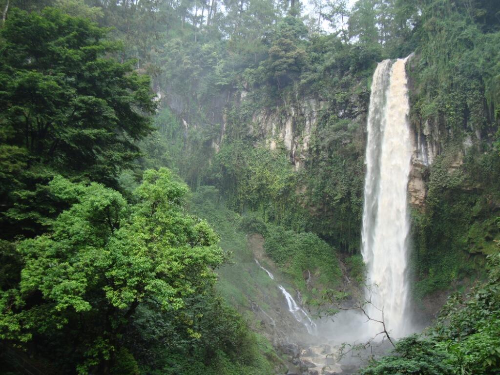 Keindahan Air Terjun Grojogan Sewu