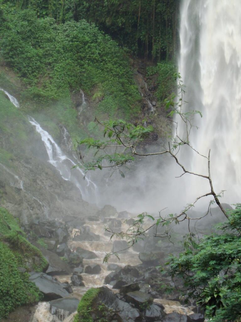 Keindahan Air Terjun Grojogan Sewu