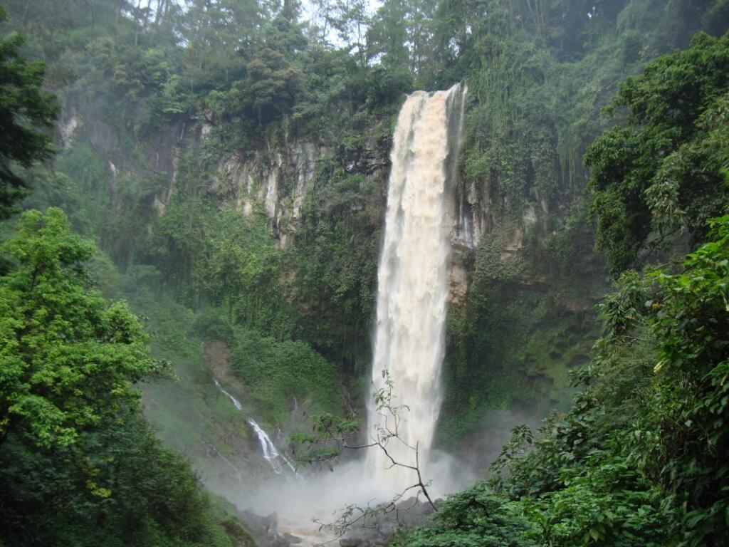 Keindahan Air Terjun Grojogan Sewu