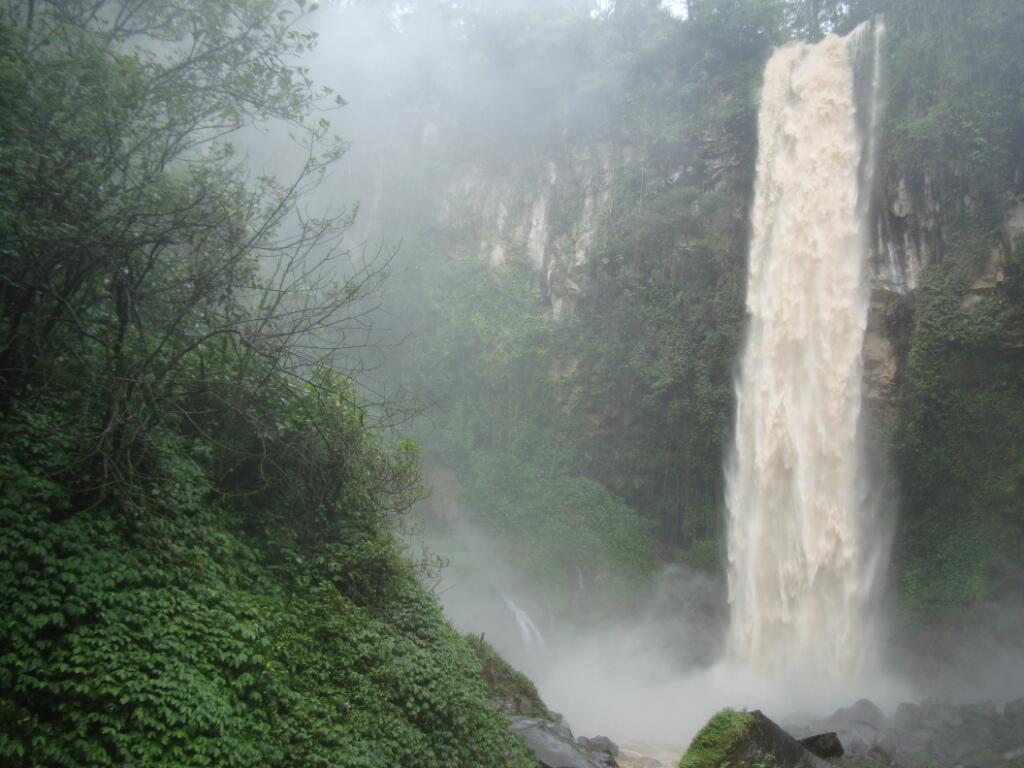 Keindahan Air Terjun Grojogan Sewu