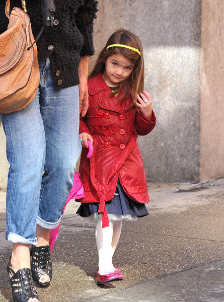 Suri Cruise Potong Poninya Super Pendek