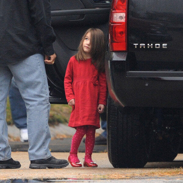 Suri Cruise Potong Poninya Super Pendek
