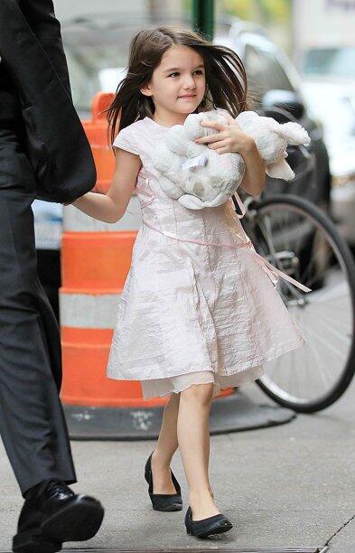 Suri Cruise Potong Poninya Super Pendek