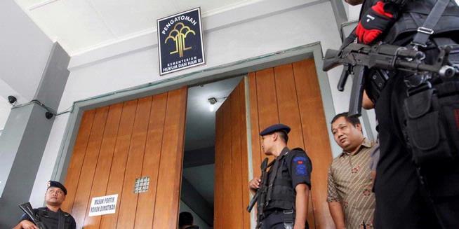 Hukum di Indonesia Hancur Lebur