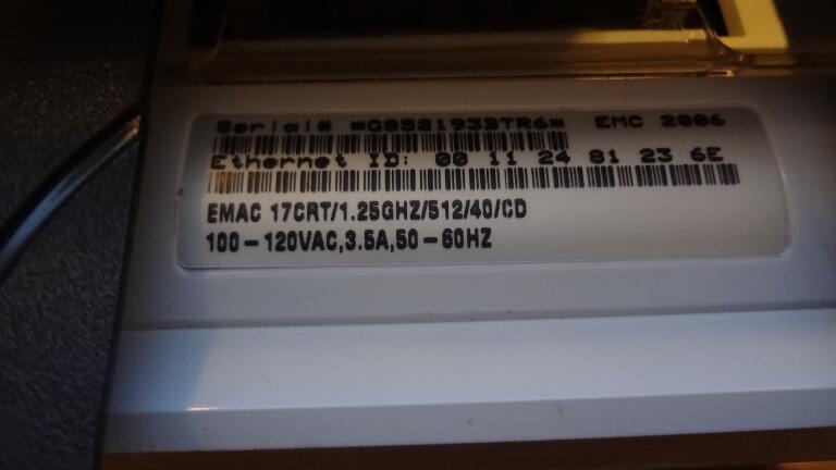Apple eMac G4 - PC super unik buat agan2 yang doyan koleksi!