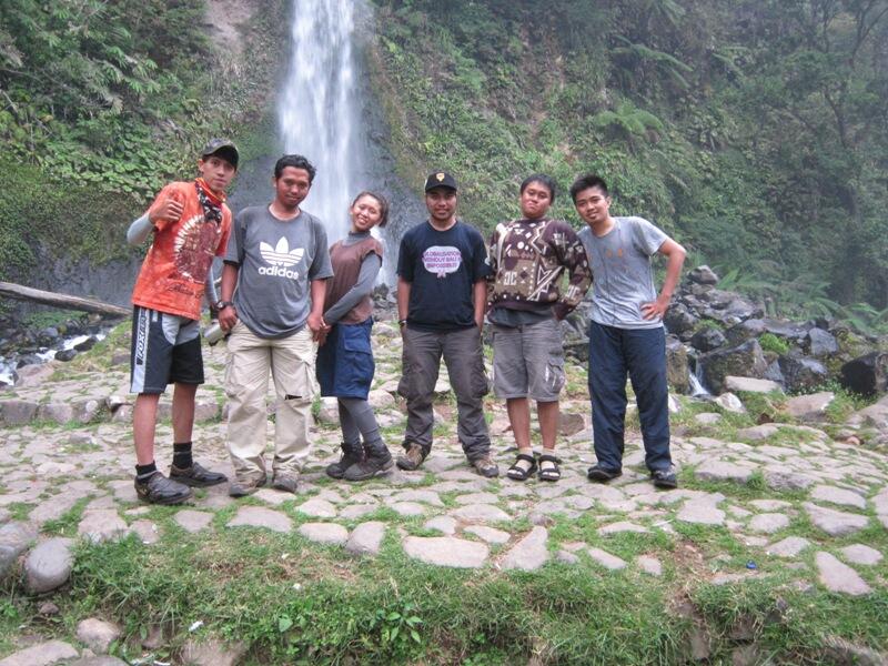 Komunitas HUJAN (Himpunan Jejak Anak Negri)