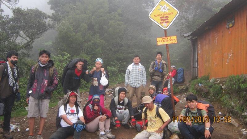 Komunitas HUJAN (Himpunan Jejak Anak Negri)