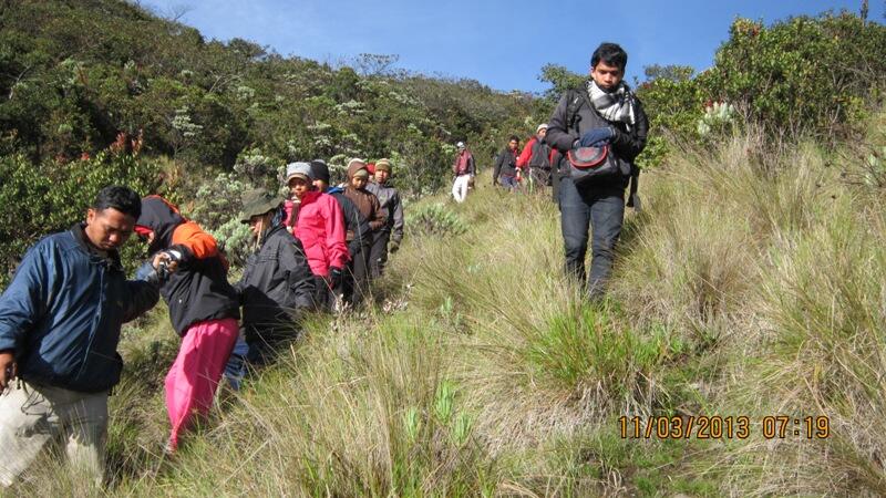 Komunitas HUJAN (Himpunan Jejak Anak Negri)