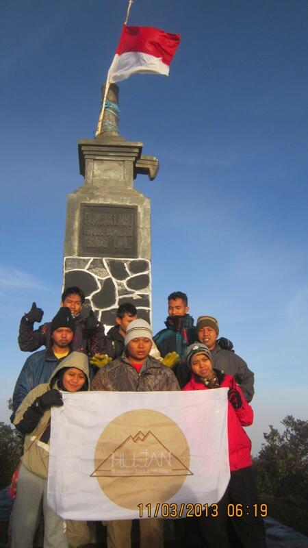 Komunitas HUJAN (Himpunan Jejak Anak Negri)