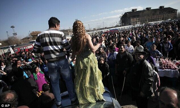 Tradisi Perjodohan Unik: 'Pasar Calon Mempelai Wanita' Ala Roma