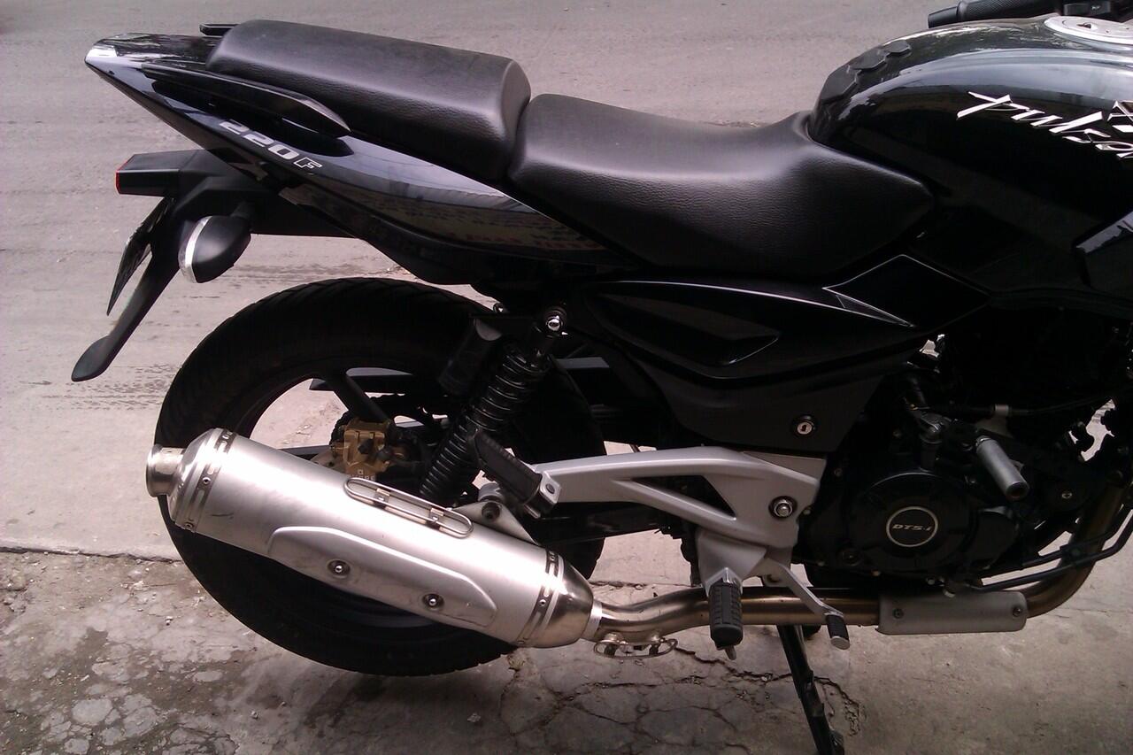 BAJAJ PULSAR 220