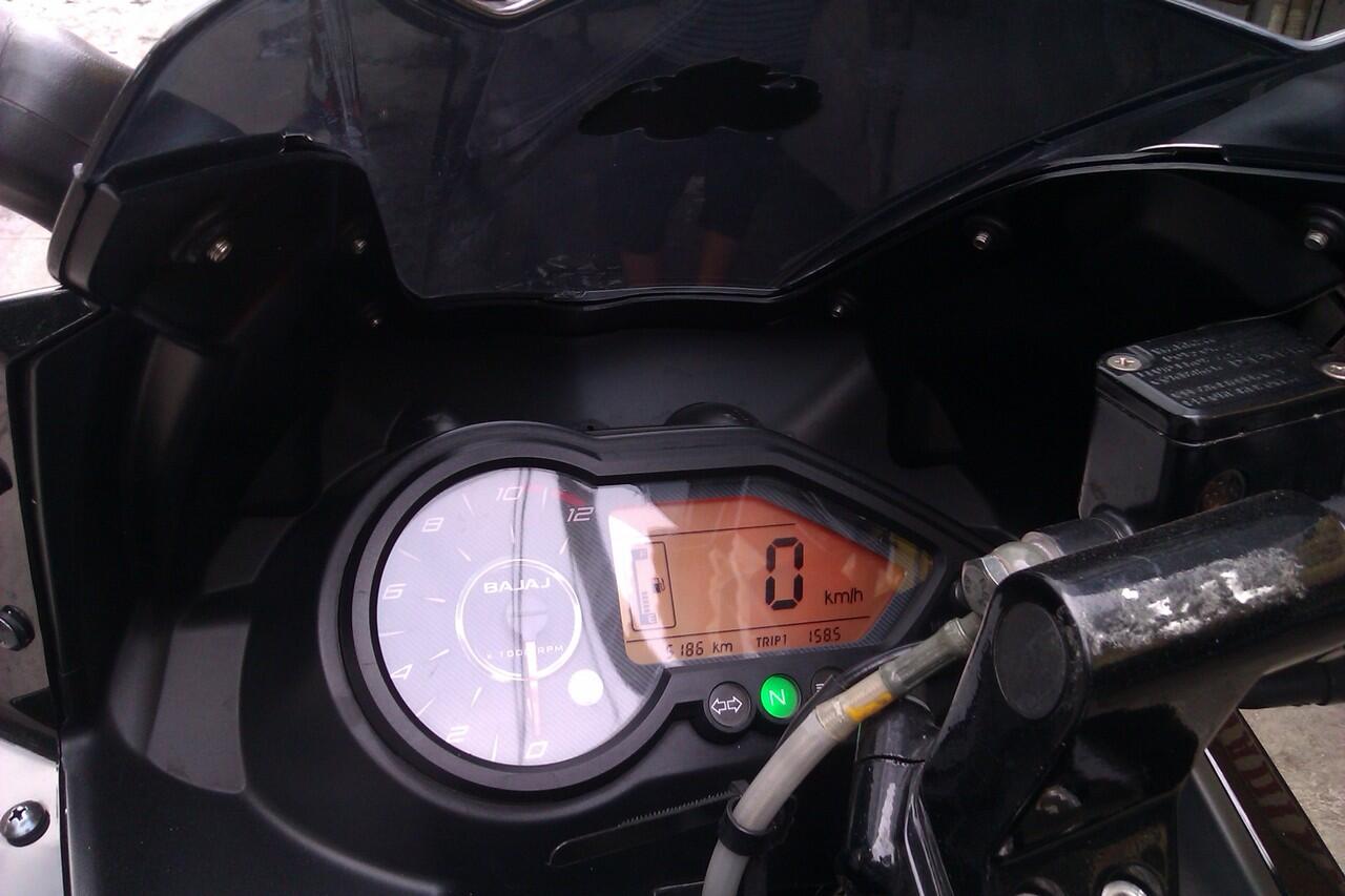 BAJAJ PULSAR 220