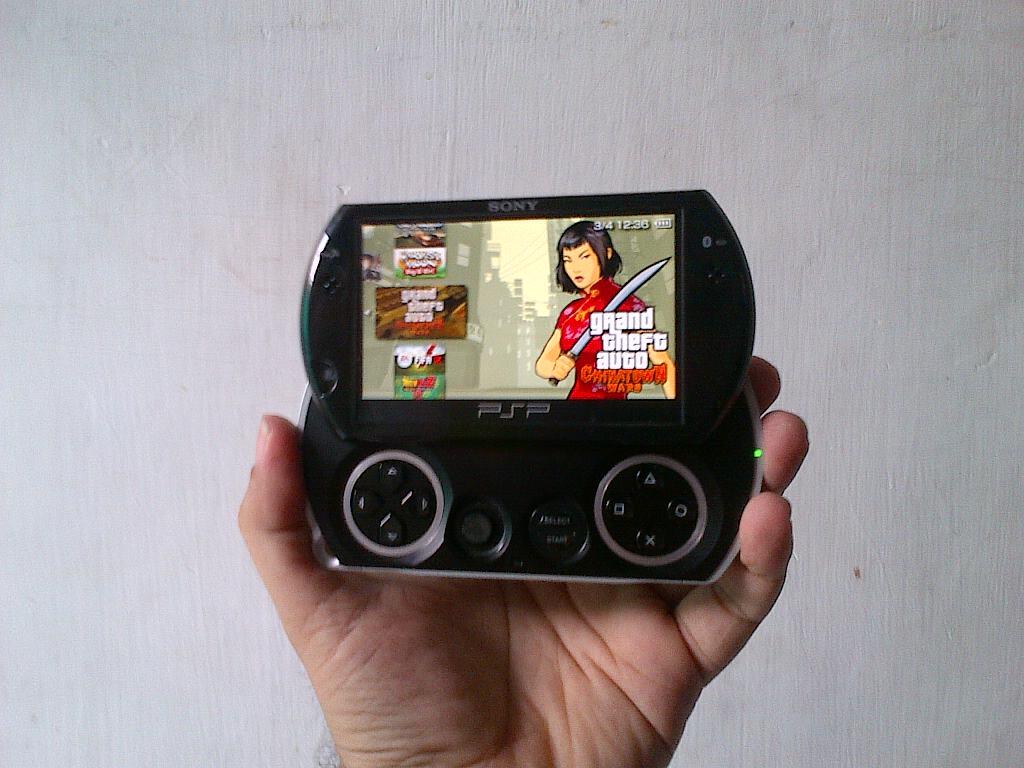 PSP GO 16GB FULL GAME (mulus seperti baru)