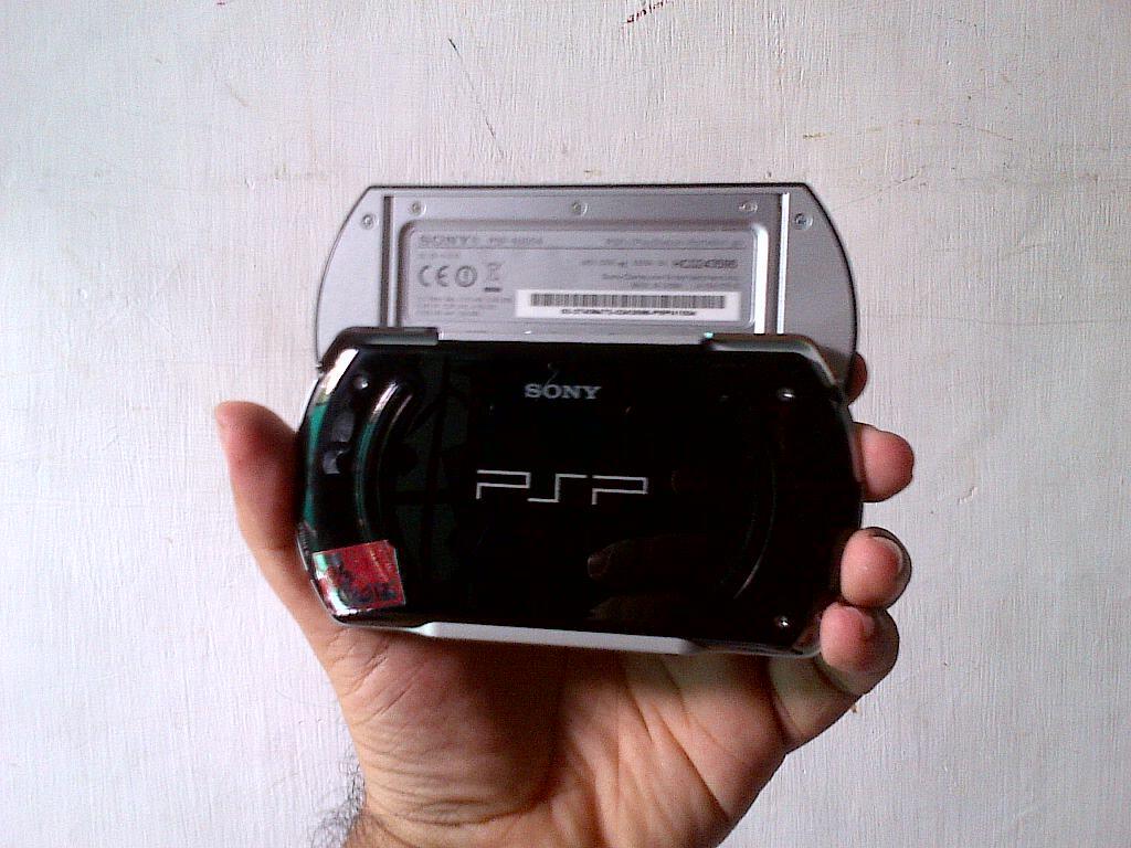 PSP GO 16GB FULL GAME (mulus seperti baru)