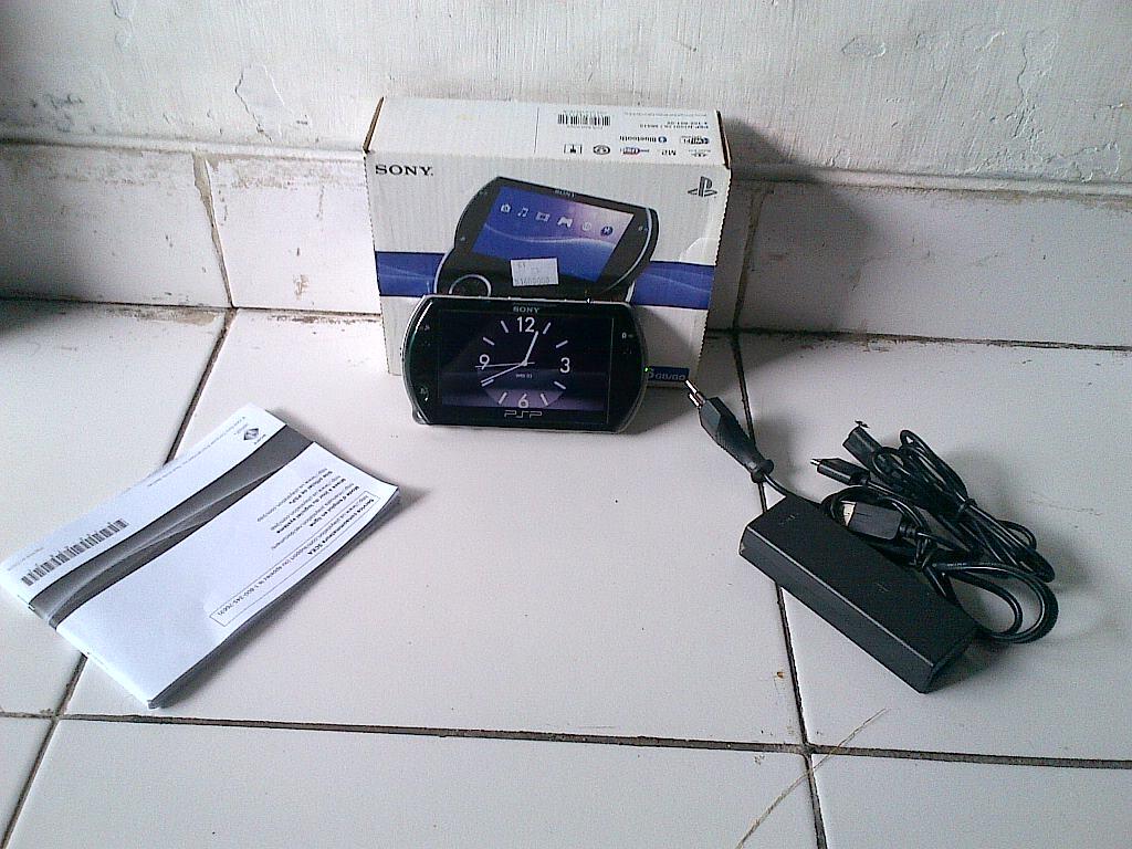 PSP GO 16GB FULL GAME (mulus seperti baru)