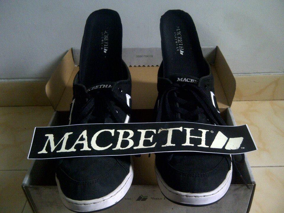 WTS Sepatu Macbeth Emerson Black White size 43 Ori