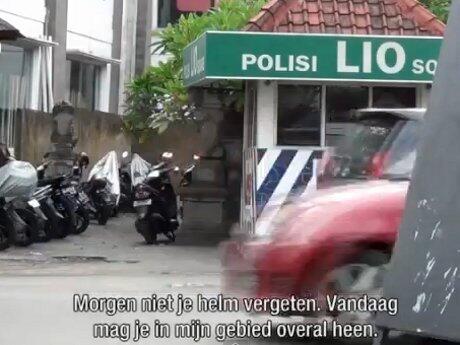Tilang Bule, Polisi Bali Minta 'Damai' :(