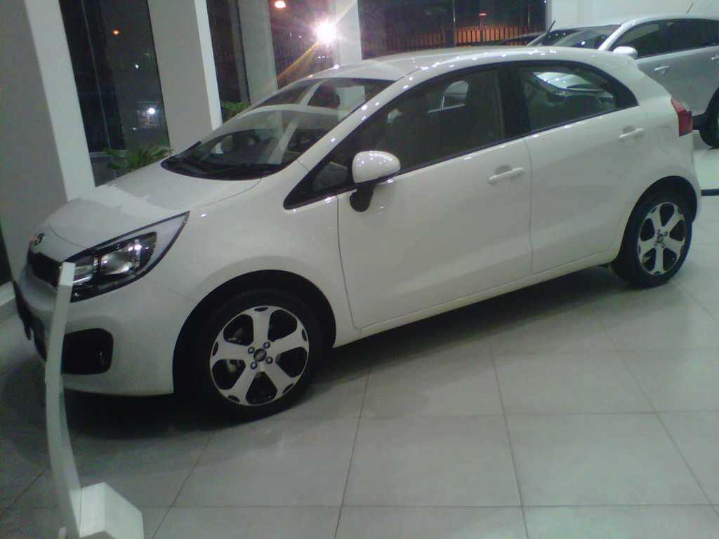 bersama KIA RIO agan bisa buat mudik, angsuran terjangkau dg kocek agan