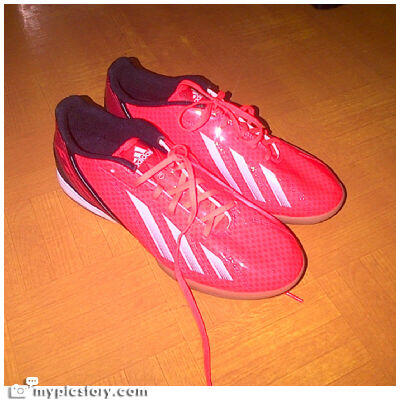 Sepatu Futsal & Bola Adidas f10 new 1000% asli gan.. Muraah Bangeet.!!