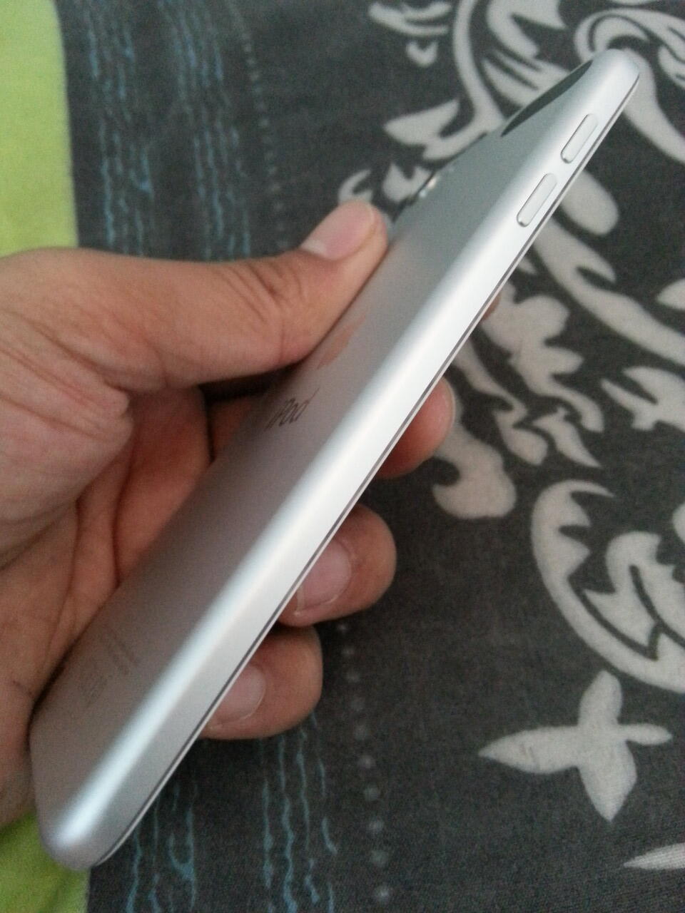 IPOD TOUCH 5th gen 99% mulus gransi 11bln murah cuman hari ini COD BANDUNG