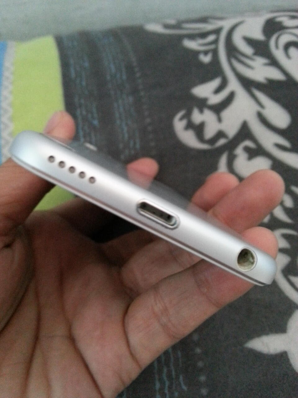 IPOD TOUCH 5th gen 99% mulus gransi 11bln murah cuman hari ini COD BANDUNG