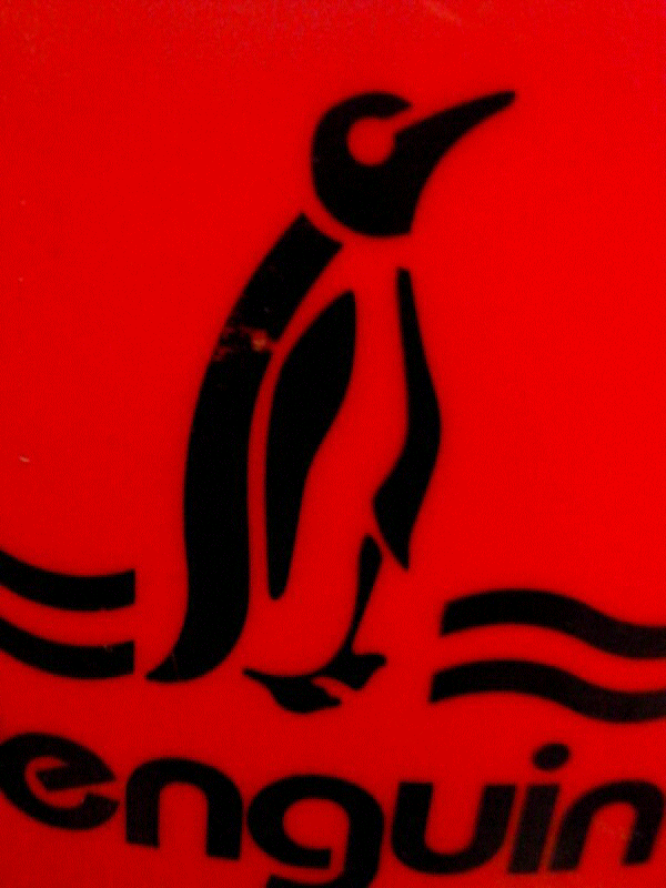 UNIK !! ilmuan menemukan penguin berwarna orange hitam gan!! (ilmuan indonesia)