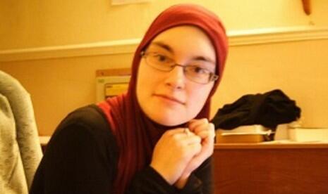 Jessica Rodhes,, cewe inggris yang tertarik dengan jilbab