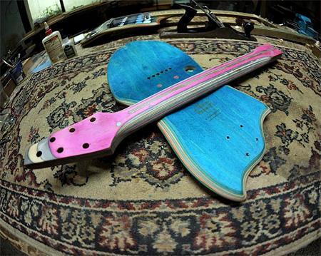 [cekidot] Gitar Unik Terbuat Dari Skateboard 