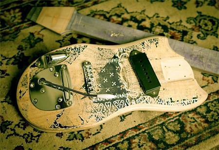 [cekidot] Gitar Unik Terbuat Dari Skateboard 