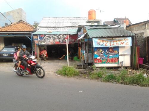 dijual rumah+bengkel pulogebang cakung