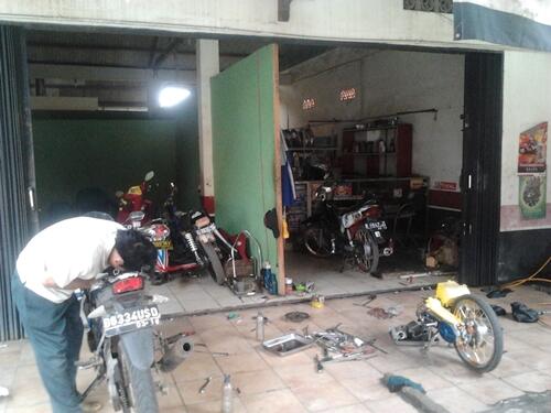 dijual rumah+bengkel pulogebang cakung