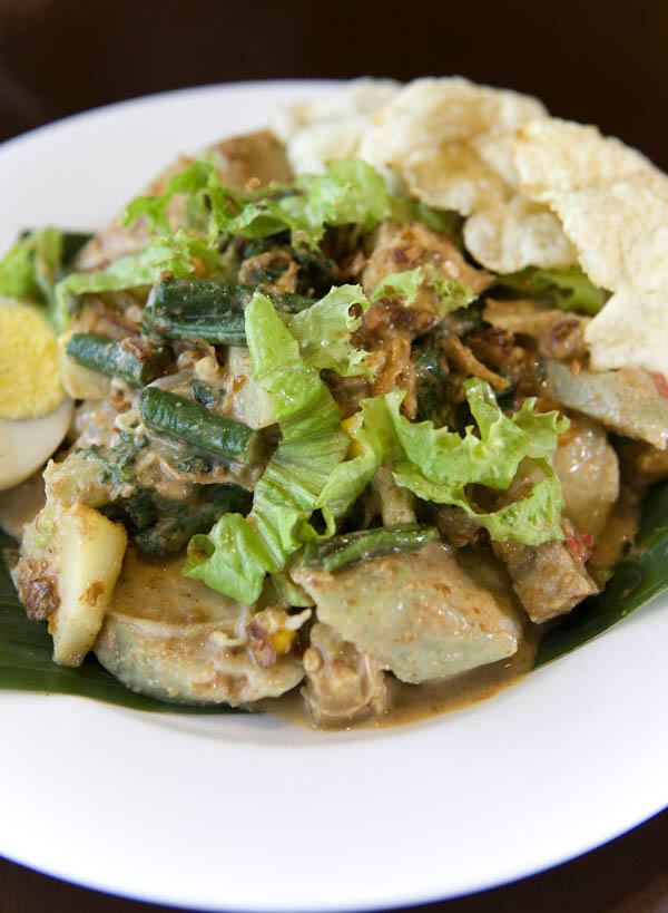 Asal Usul Gado-Gado, Salad Segar dengan Siraman Saus Kacang khas Betawi