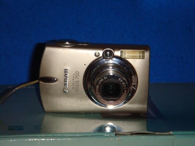 terjual camera canon ixus 750 7mp