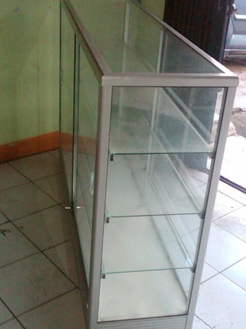 Etalase Kaca masih Gressss