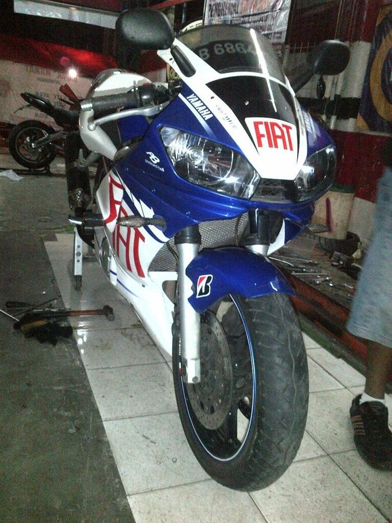motor gede yamaha R6 motogp edition