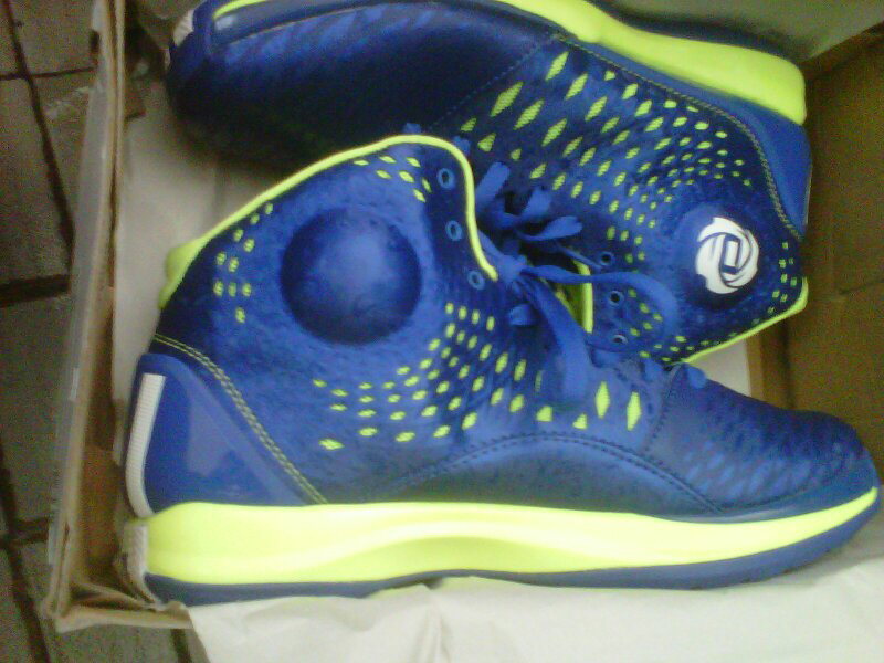 Di jual sepatu basket replika adizero rose 3.5 lengkap dgn box+ tag