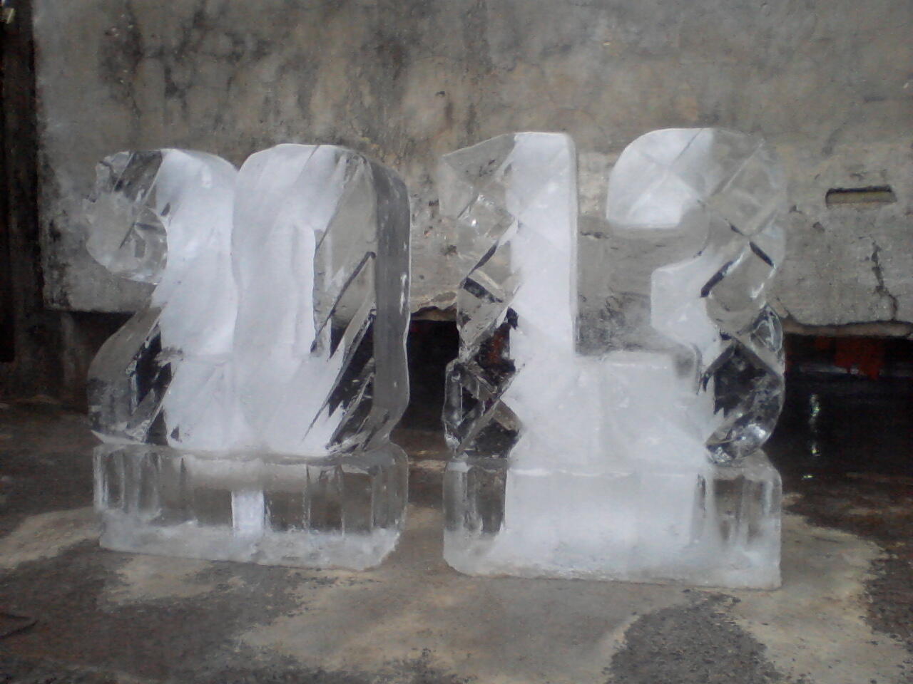 ES CARVING ATAU UKIRAN ES