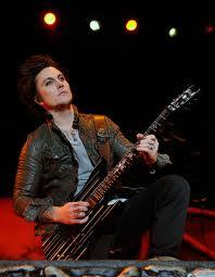 &#91;poll&#93; Synyster gates atau Herman Li?