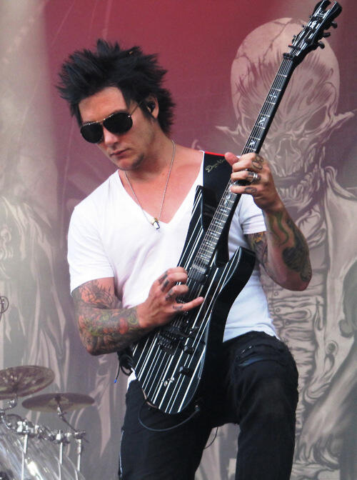 &#91;poll&#93; Synyster gates atau Herman Li?