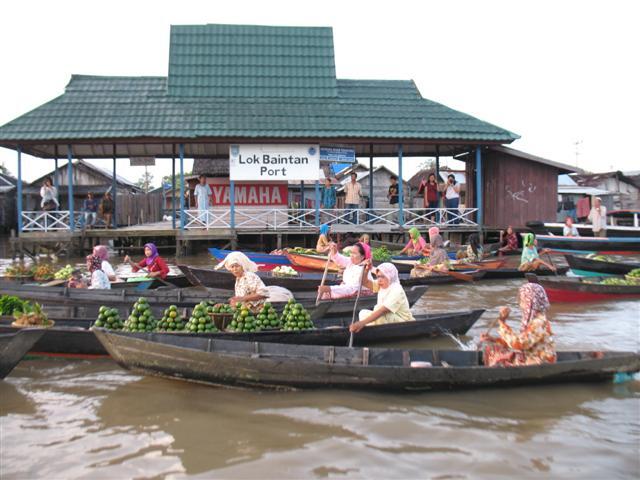 [BANJARMASIN] Menarik!!! Sayang Sampah Berserakan kata Bule