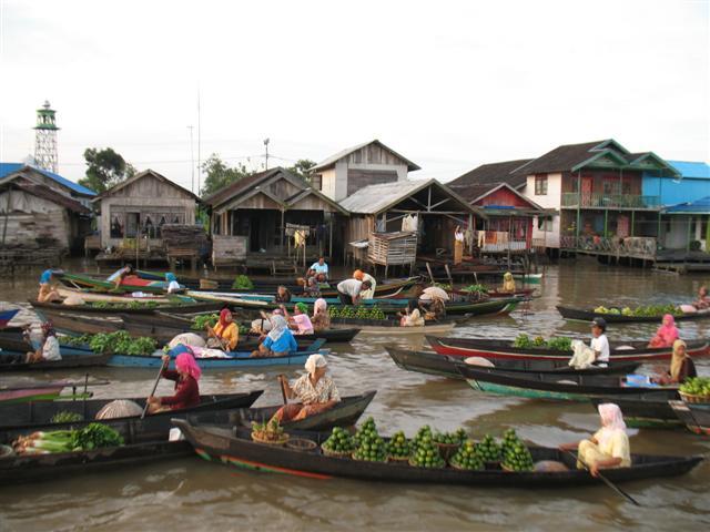 [BANJARMASIN] Menarik!!! Sayang Sampah Berserakan kata Bule