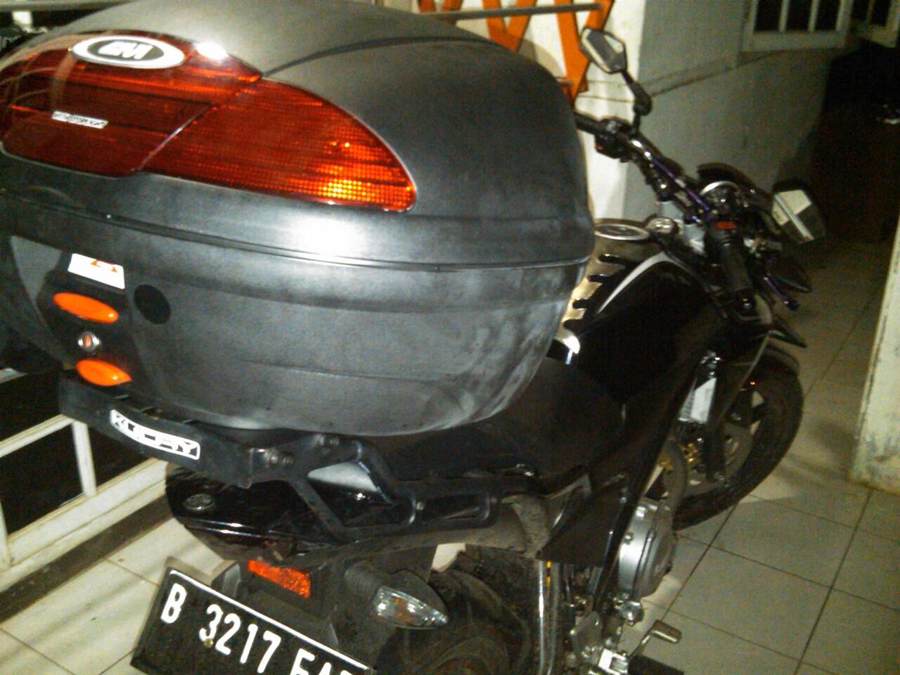 Cari Dudukan Plat Nomer Polisi New Vixion Lightning Dibawah