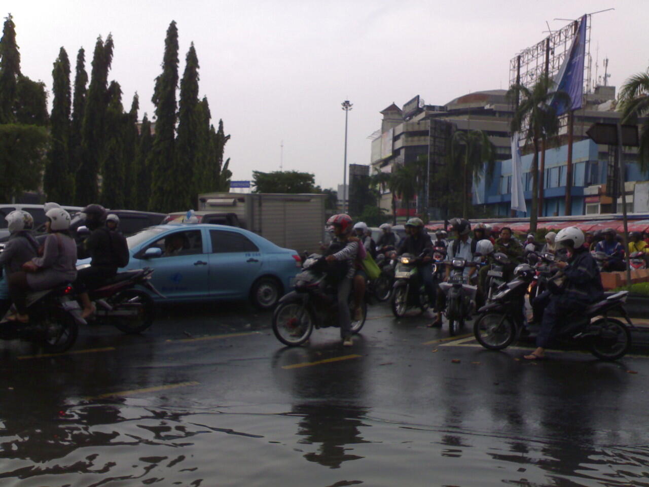 &#91;pic&#93; CIHUYYYYY........Semarang banjir lagi gan 