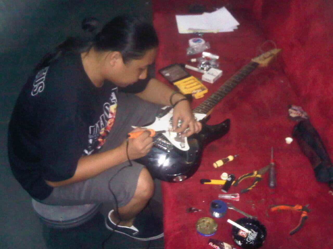 Terima Jasa : Service & Tune Up - Alat Musik ,, Guitar ,, Bass ,, Instrument DLL