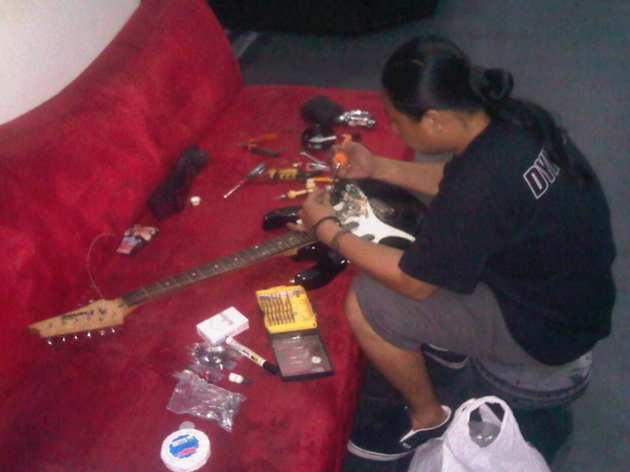 Terima Jasa : Service & Tune Up - Alat Musik ,, Guitar ,, Bass ,, Instrument DLL