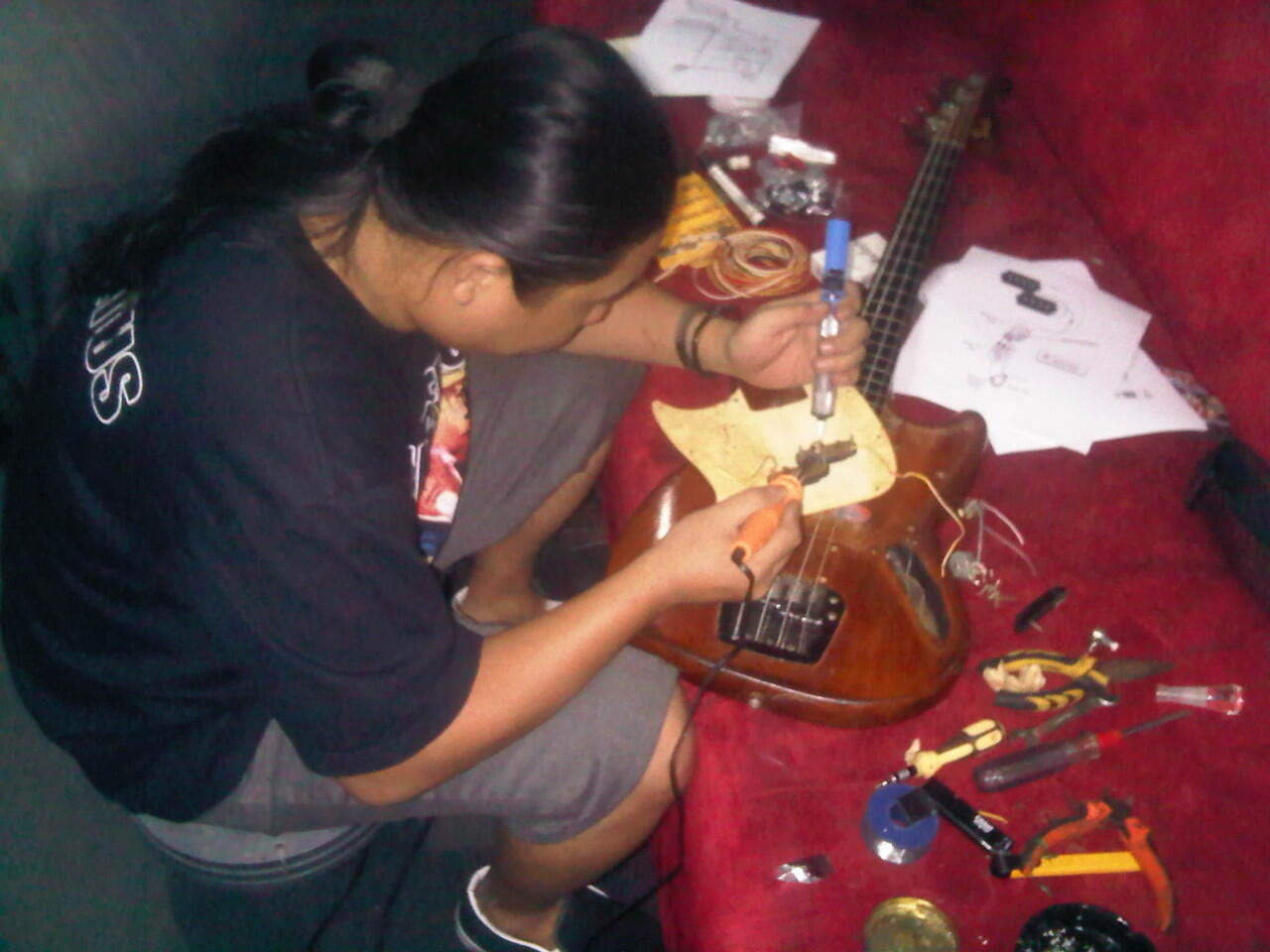 Terima Jasa : Service & Tune Up - Alat Musik ,, Guitar ,, Bass ,, Instrument DLL