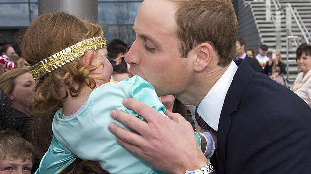 Gadis Cilik 4 Tahun Menolak Dicium Pangeran William