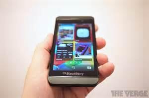 PERBEDAAN ANDROID DAN BLACKBERRY