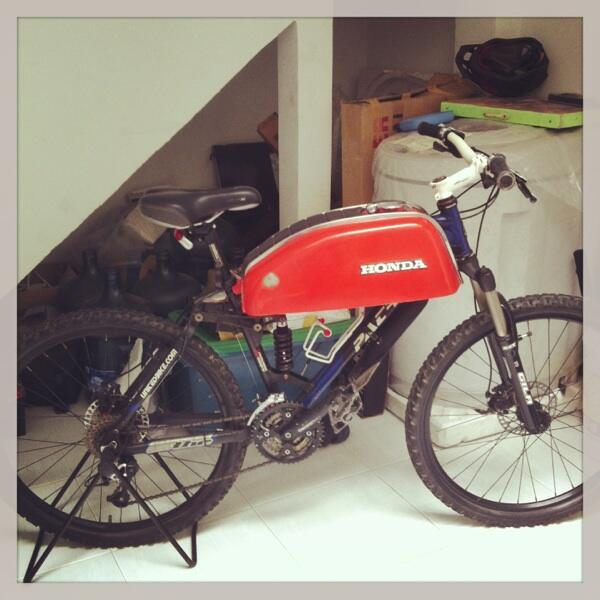 jual tangki ori cb200 tanpa tutup plus rocker plus klep nos